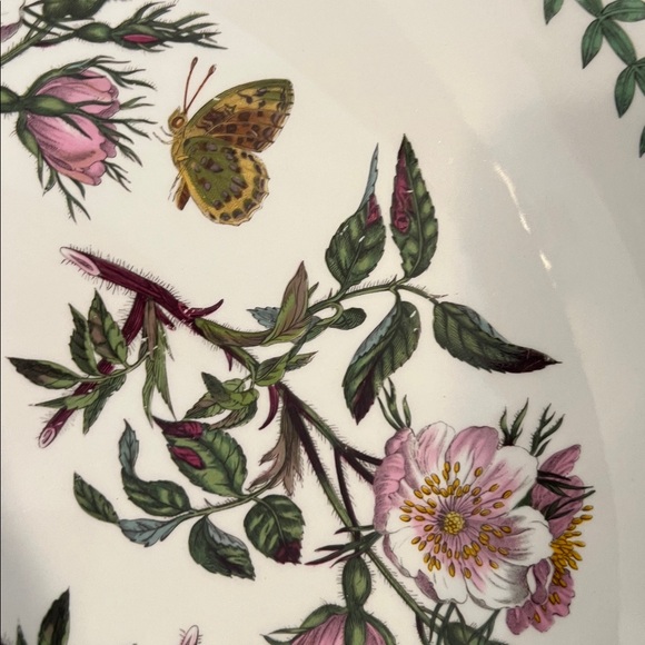 Portmeirion Botanic Garden Large Serving or Pasta Bowl with Butterflies and Bee. - Picture 4 of 12